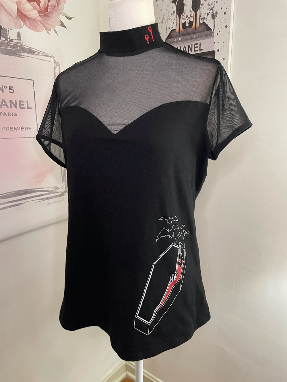 Hot Topic Dracula Top Short Sleeve Mesh Shoulders Black Size L